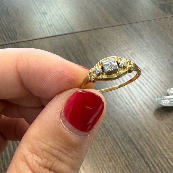 14K yellow gold and diamonds set in 14K white gold promise ring 1.18g - Picture 7 of 16